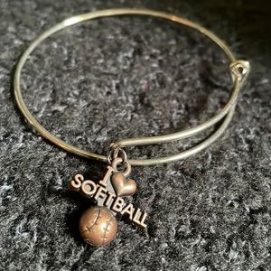 🥎 NWT Boutique “I 💛 Softball” Bracelet